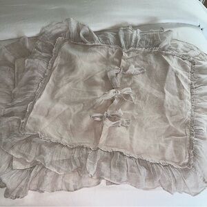 Ruffled Linen Pillow Sham with Bow Ties - Soft Pale Purple